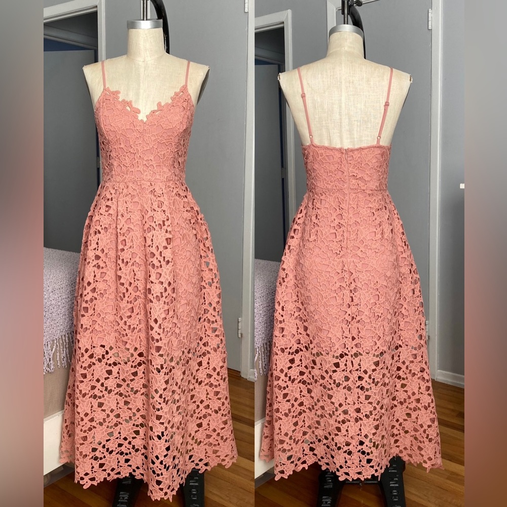 Womens Astr mauve floral embroidered lace dress in size M